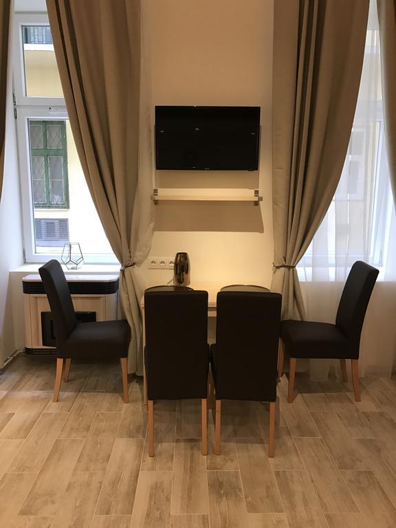 Goldcentral Apartment Gozsdu Boedapest Buitenkant foto