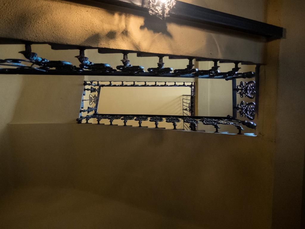 Goldcentral Apartment Gozsdu Boedapest Buitenkant foto